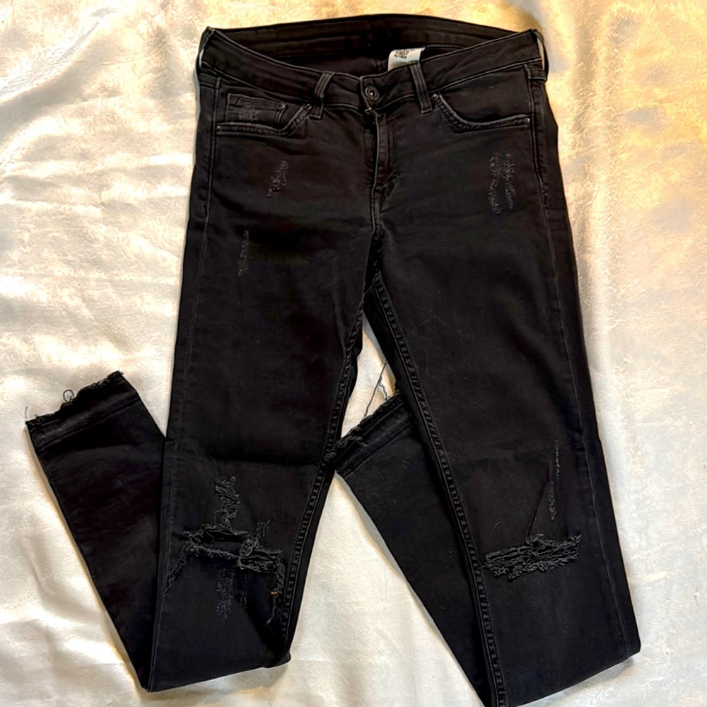 H&M Black Skinny Jeans with Distressed Knees